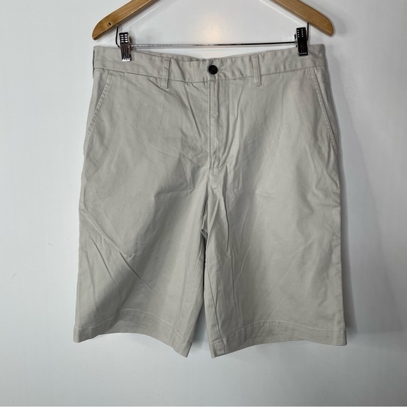 Lands’ End Traditional Fit Khaki Shorts Size 32 - Picture 1 of 5